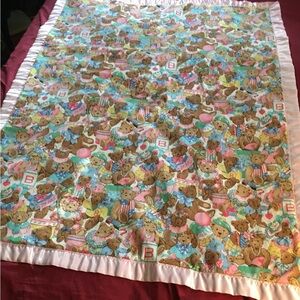 Kids quilt with teddy bears, measures 53 x 41